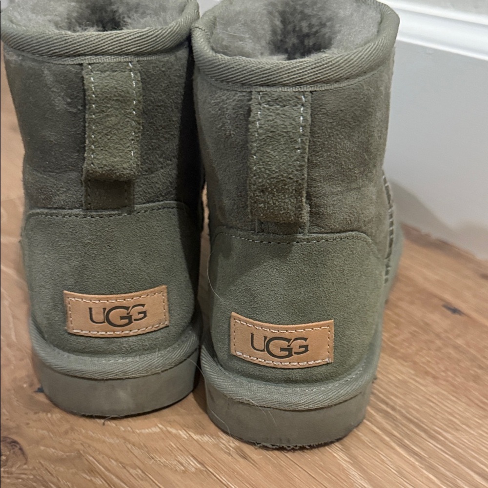 Mini green uggs - Picture 3 of 4